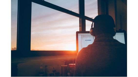 Outsource Web Development: Decision-Making Framework 2025